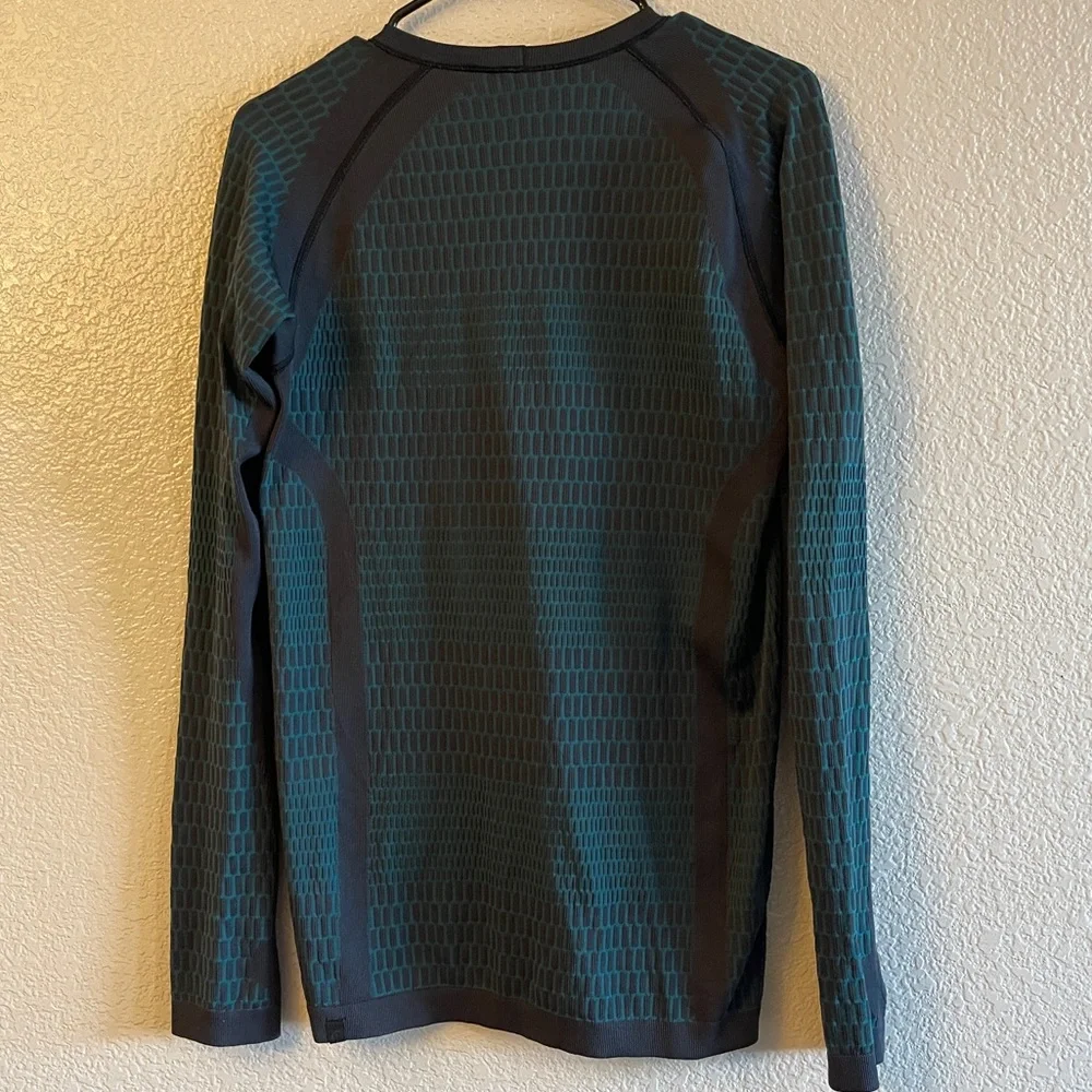 lululemon athletica Dark Teal and Black Long Sleeve Top - Picture 5 of 10